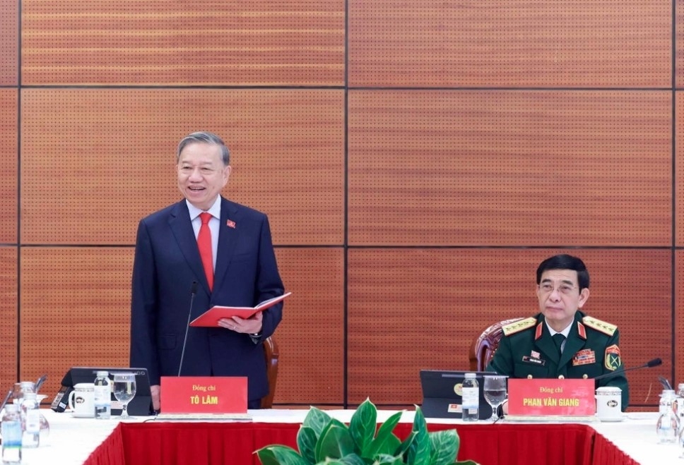 Group discussions on documents submitted to 14th National Party Congress